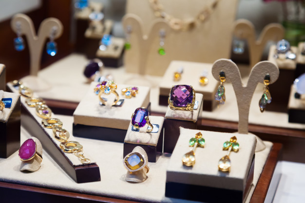 gold-jewelry-with-gems-showcase_1398-4327